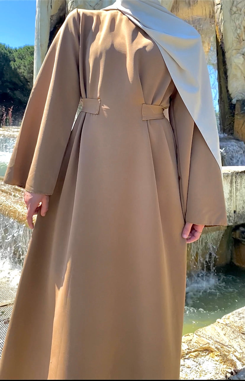 Abaya Camel ceinturée