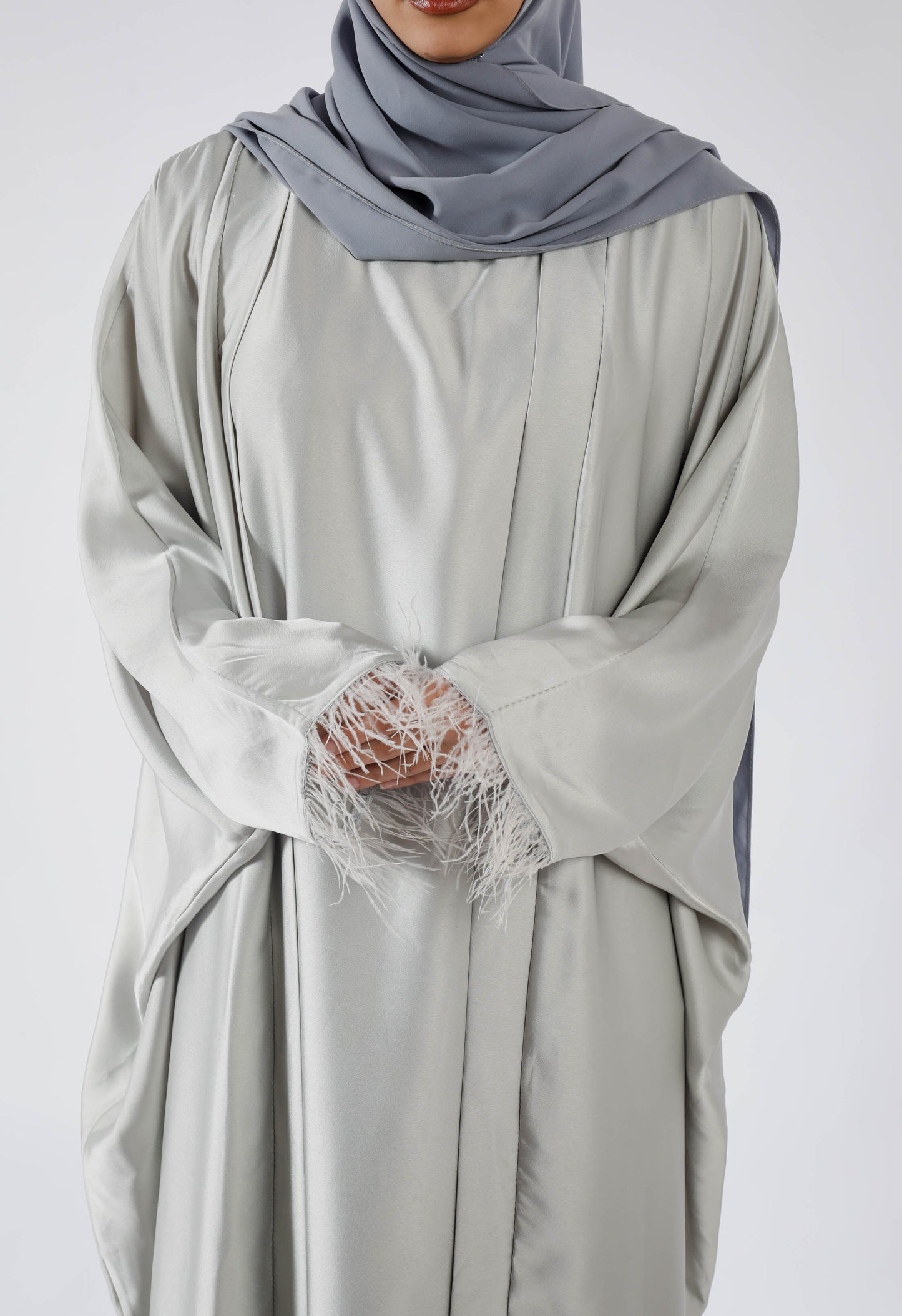 Ensemble en satin à petites plumes